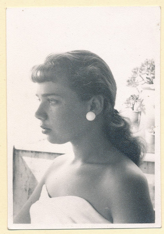 jeune femme à la boucle d oreille profil snapshot photo photographie