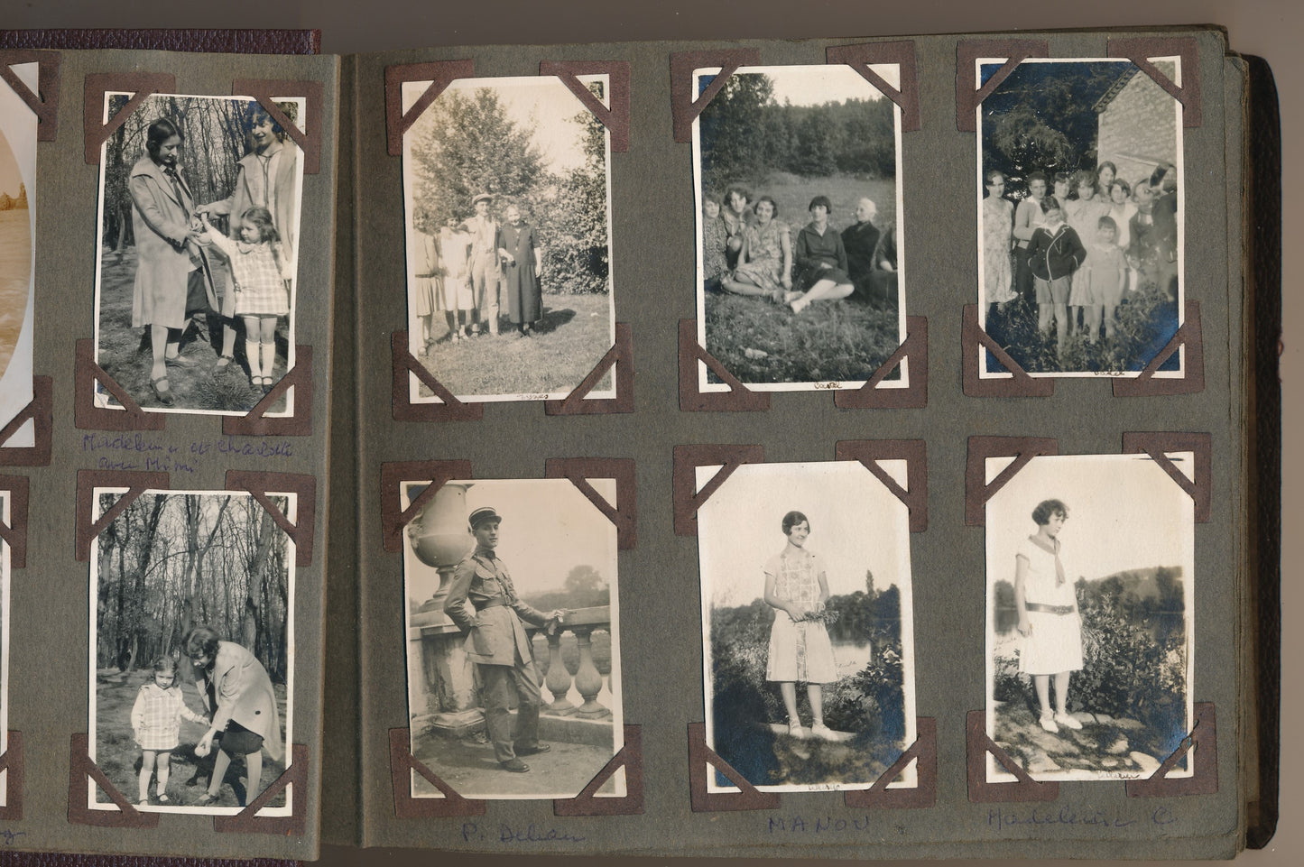 Bel album photo une jeune fille vers 1920 plus de 150 photographies "entre filles"