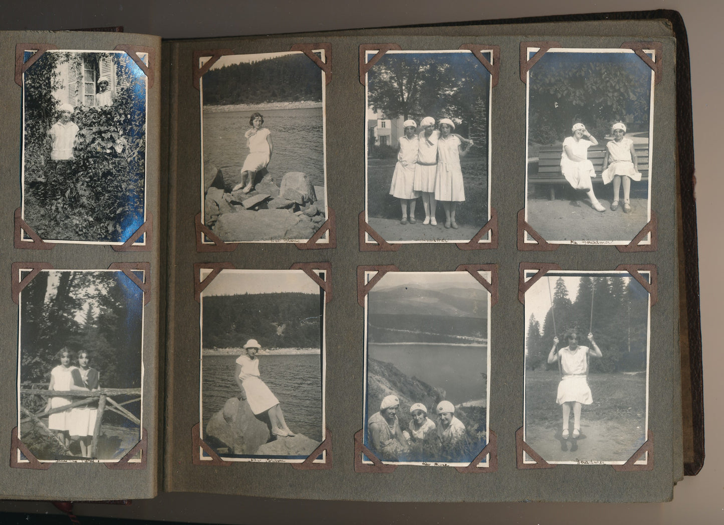 Bel album photo une jeune fille vers 1920 plus de 150 photographies "entre filles"