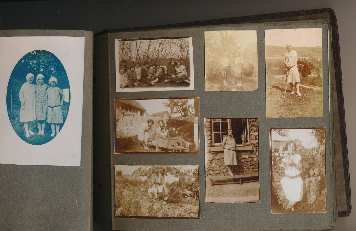 Bel album photo une jeune fille vers 1920 plus de 150 photographies "entre filles"