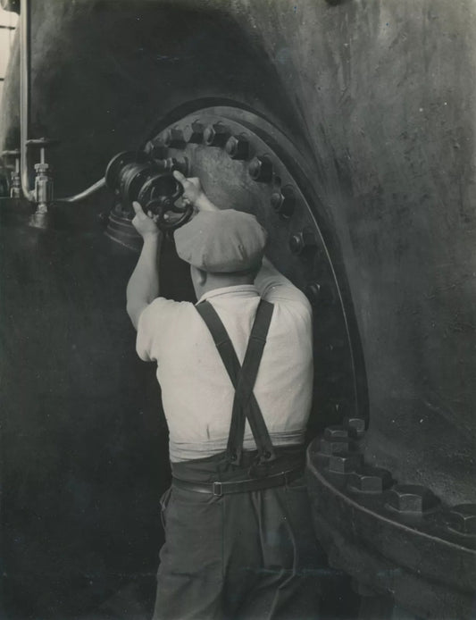 ouvrier et la machine photo photographie époque v. 1930-1940