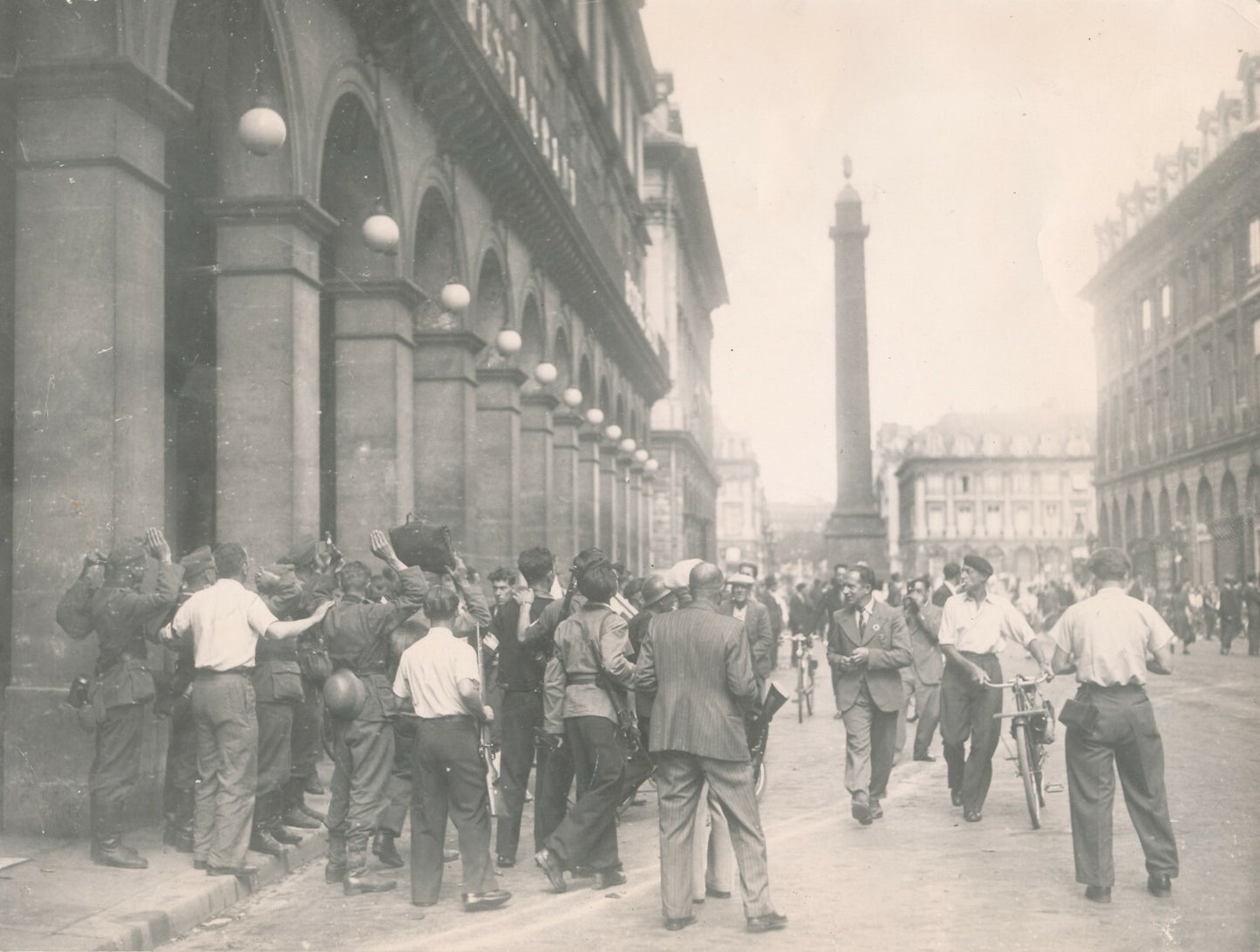 Libération de Paris août 1944 arrestation Allemands Vendôme photographie