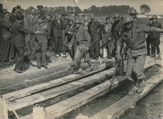  photographie photo époque France 1947 Frileuse militaire