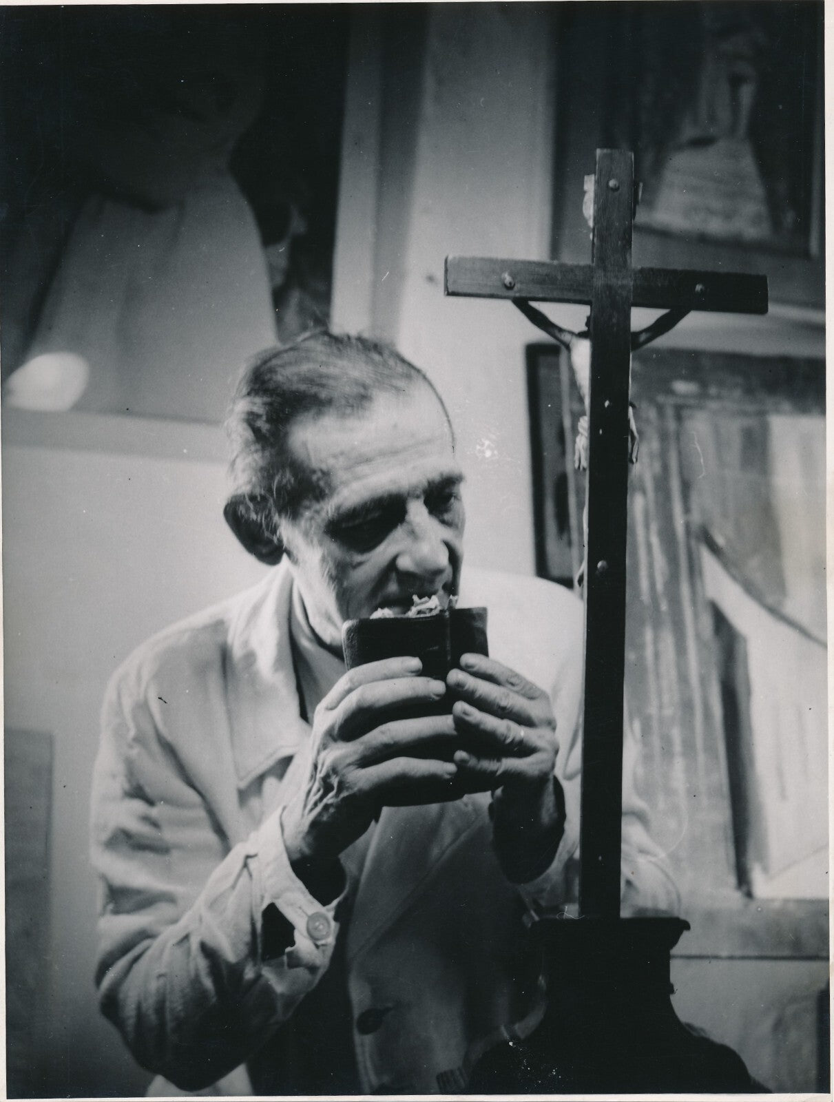 Maurice UTRILLO peintre croix religion Brodsky photo photographie époque 1950