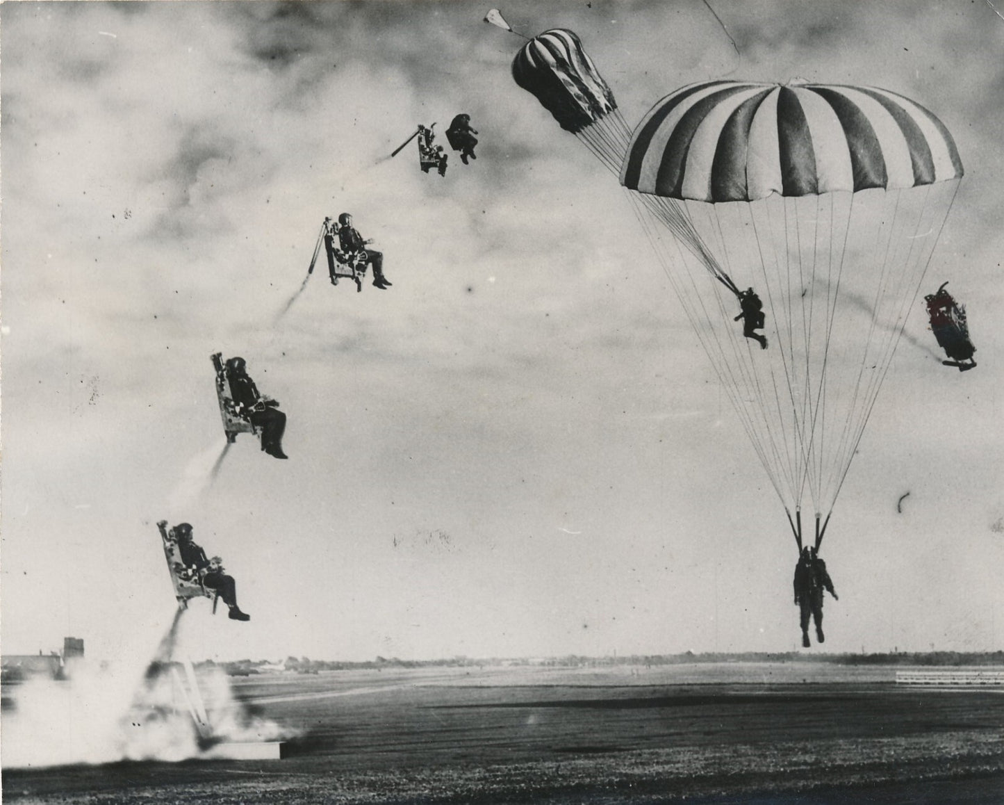 Photomontage éjection le F-1 05 D Republic Aviation photo photographie 1960