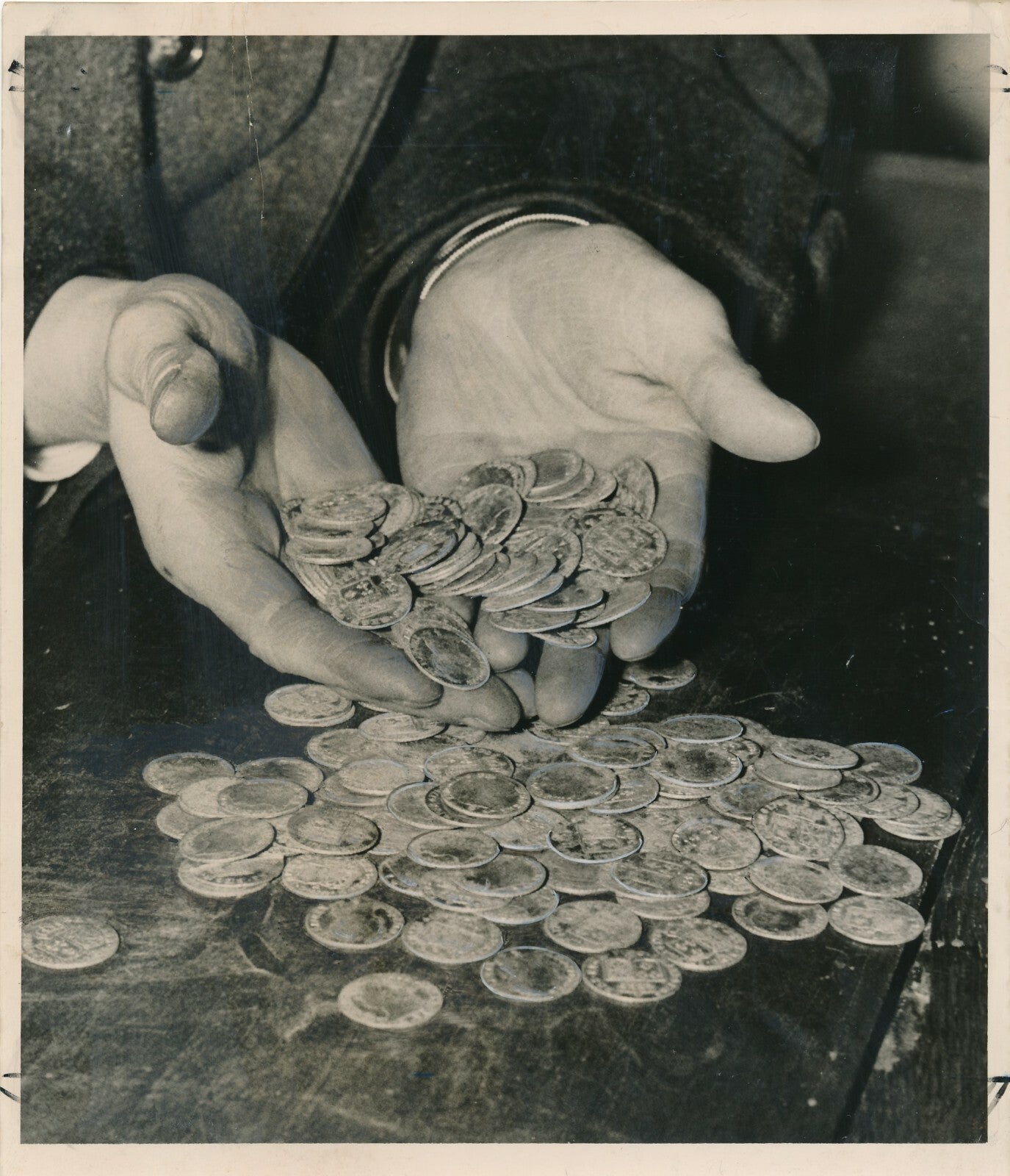 Saint-Leu Oise trésor découvert dans les fondations maison photo photographie