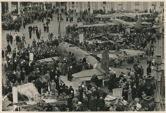 Trophées nazis avions Moscou Seconde Guerre mondiale photographie vintage