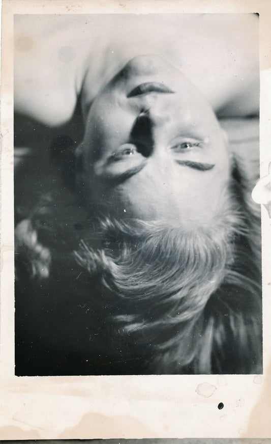 Photo Visage renversé, femme, chevelure, énigme, yeux tirage argentique époque