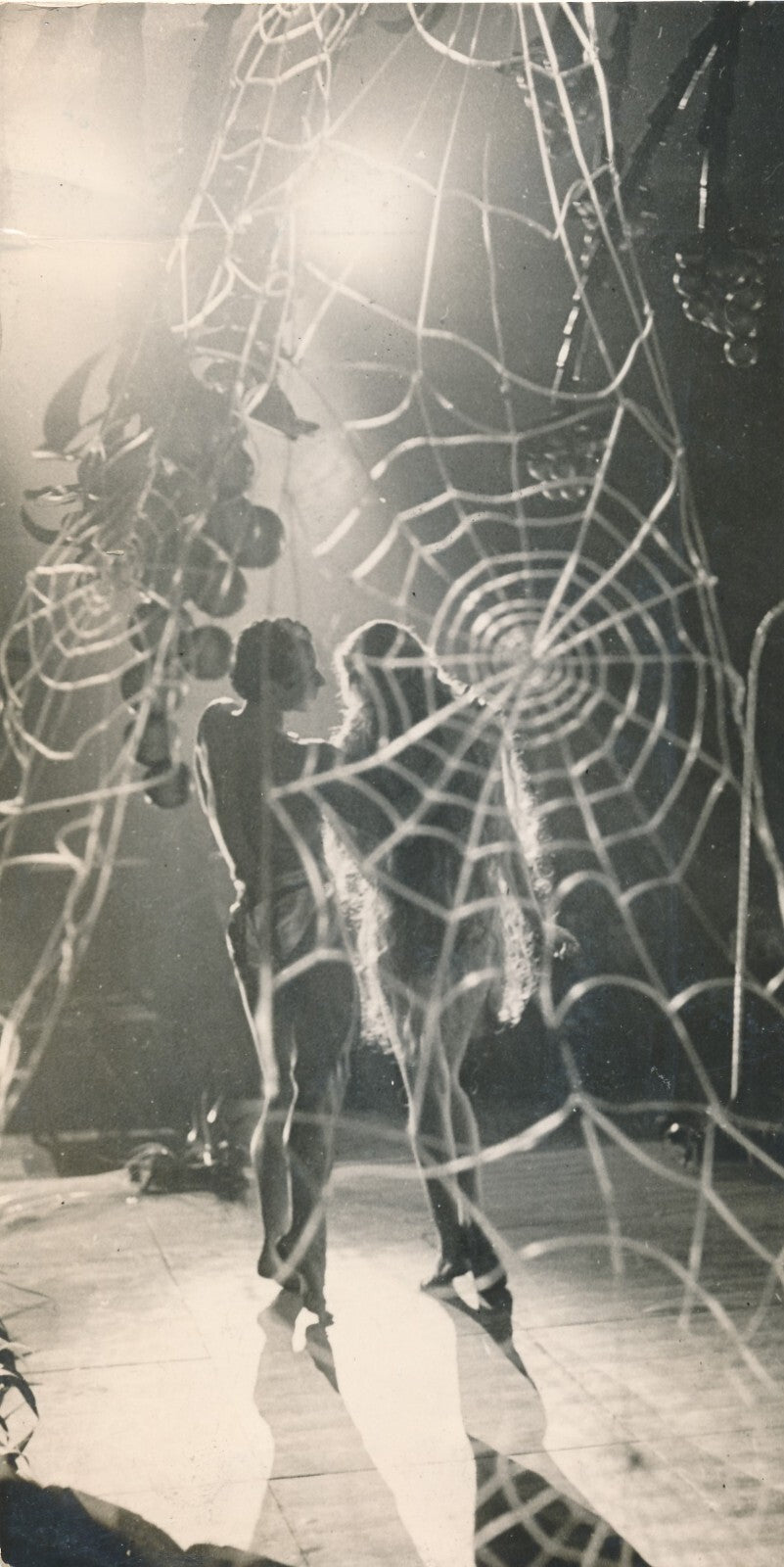 danse toile araignée photo argentique époque photographie Brucker