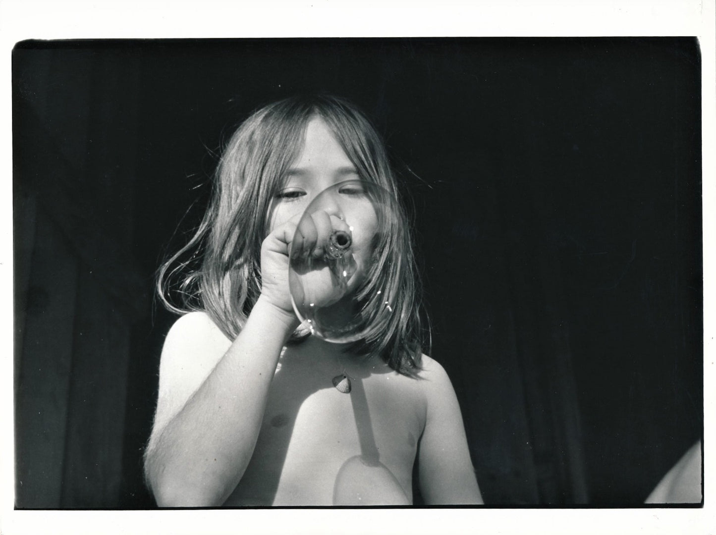 fillette bulle savon 3 photographie argentique époque années 1960