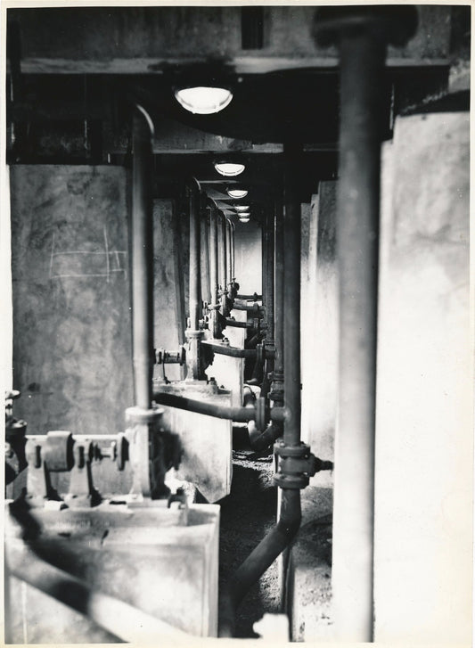 Architecture usine enfilades tuyaux bassins photo argentique époque Bourgeois 