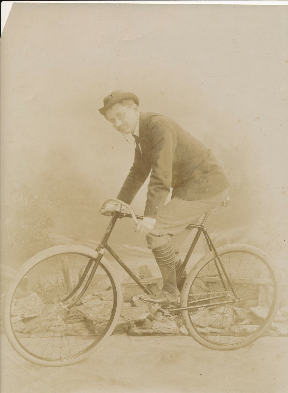 Le cycliste, vers 1890 photo photographie albumine vélo cycle bicyclette