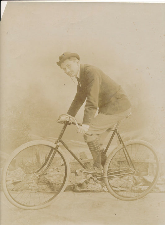 Le cycliste, vers 1890 photo photographie albumine vélo cycle bicyclette