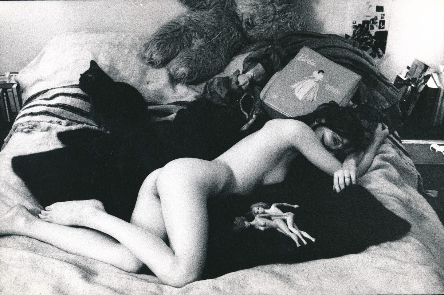 Composition sexy avec Barbie photo photographie femme allongée