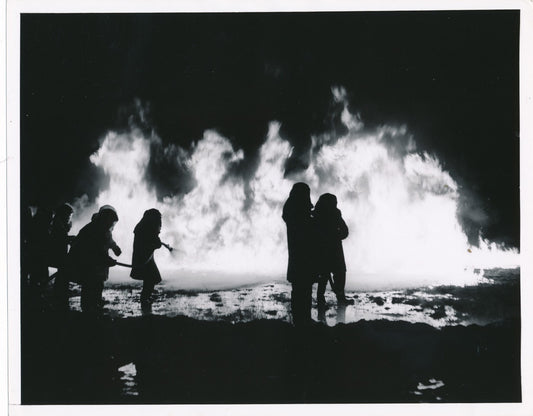 Pompier luttant contre incendie tirage argentique époque années 1960 photo feu