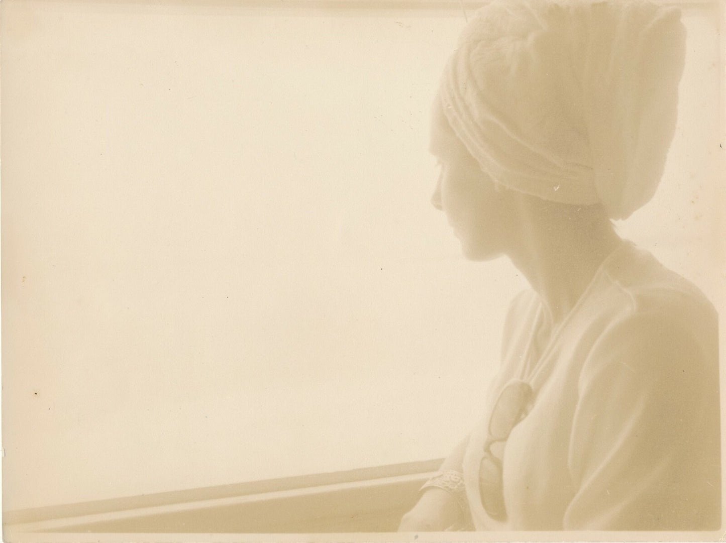 femme serviette lunettes photo photographie ton sepia contraste