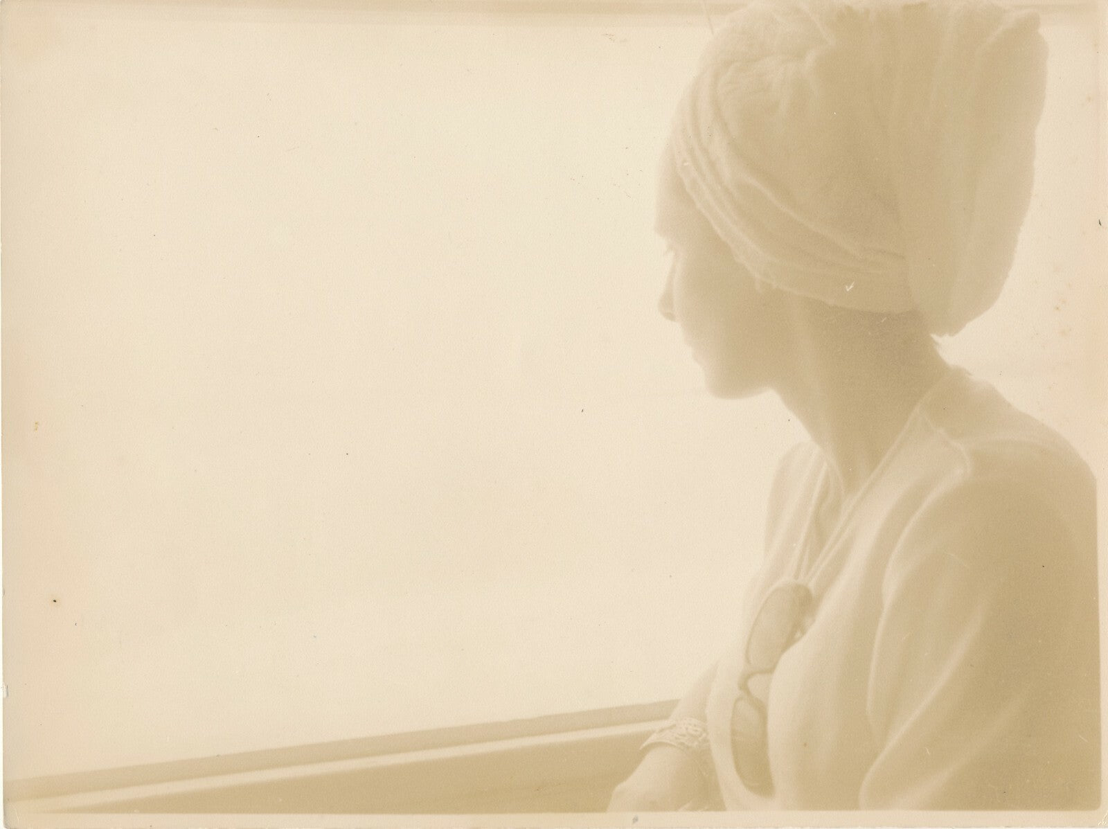 femme serviette lunettes photo photographie ton sepia contraste