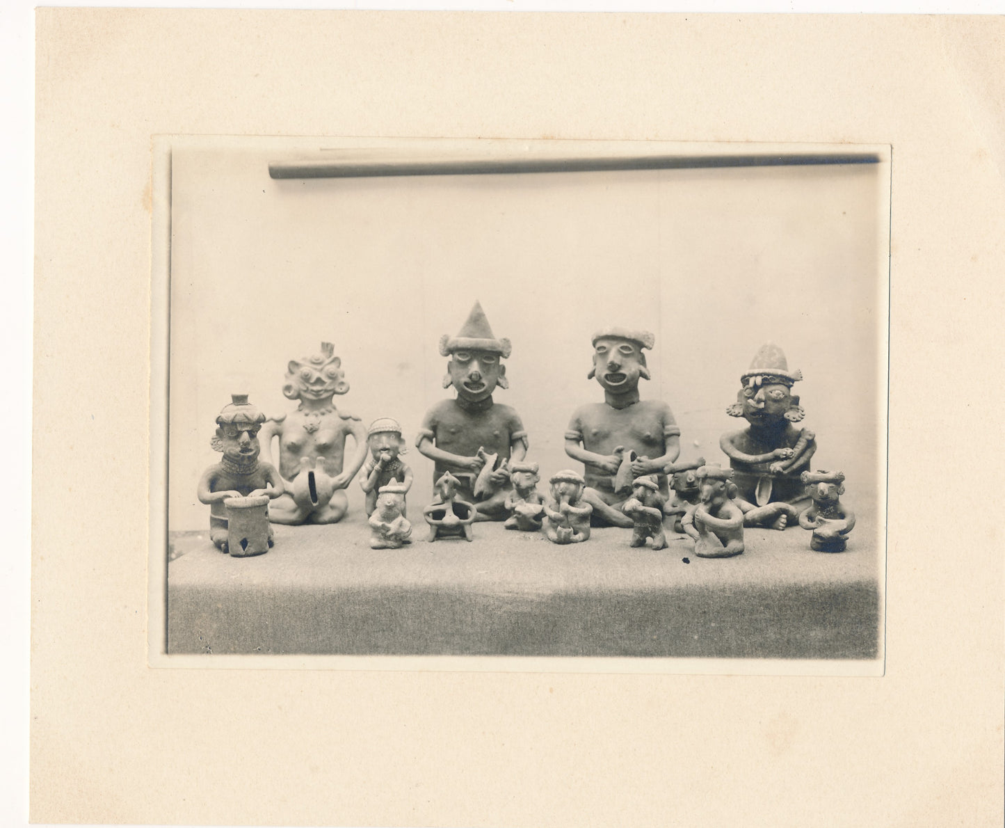 sculptures statues précolombie Mexique ? photo photographie vintage