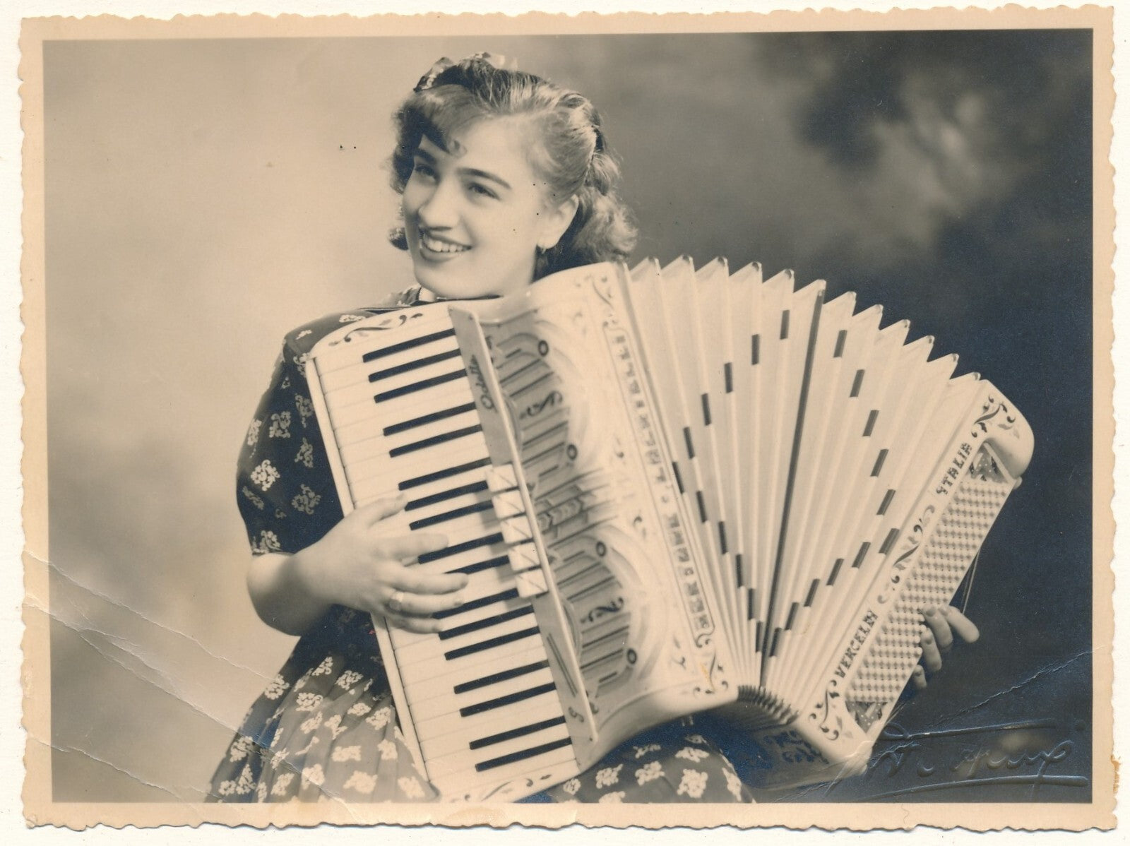 accordéon accordéoniste femme photo photographie v. 1930